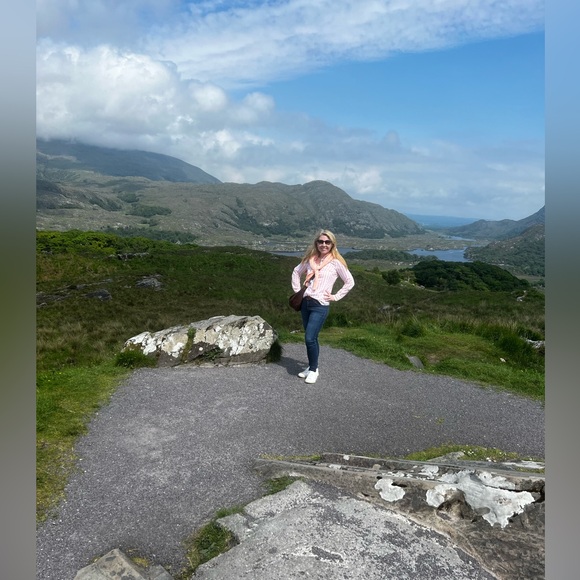 Meet your Posher, Elizabeth - Picture 1 of 4